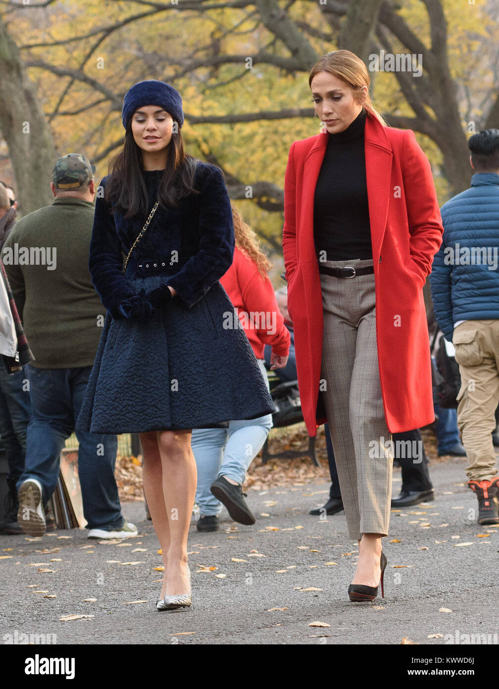 Jennifer Lopez e Vanessa Hudgens sul set di "seconda legge" con: Vanessa Hudgens, Jennifer Lopez dove: New York New York, Stati Uniti quando: 04 Dic 2017 Credit: WENN.com Foto Stock