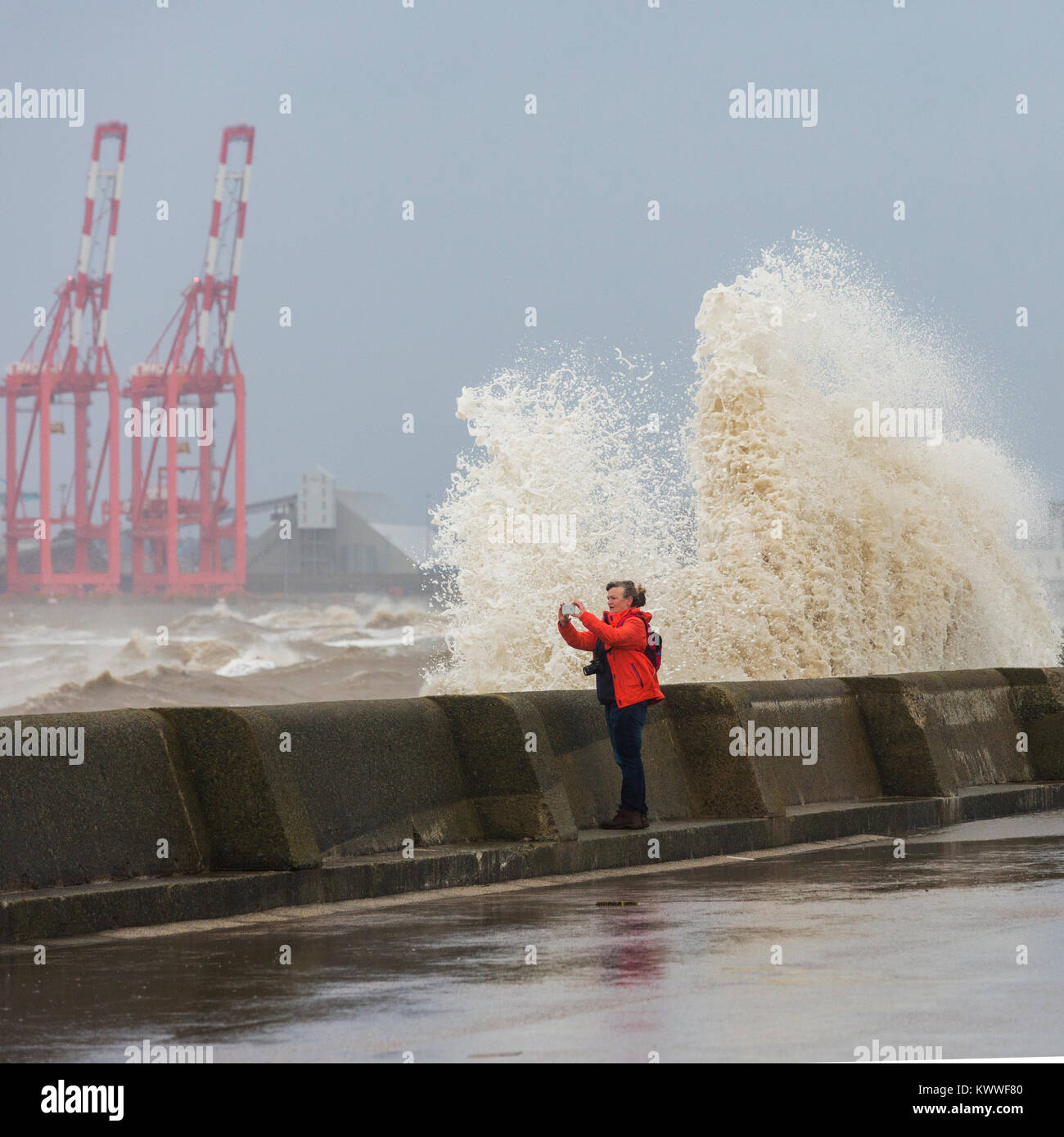 Mare mosso a New Brighton durante la tempesta Eleanore Foto Stock