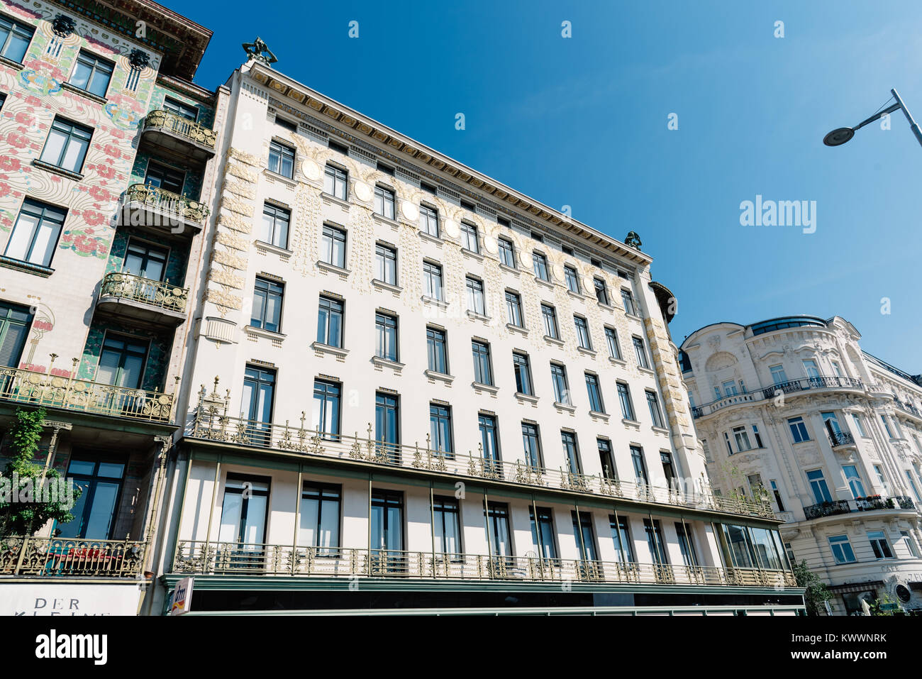 Vienna, Austria - Agosto 17, 2017: Majolikahaus, Maioliche House Apartment House progettata dall architetto Otto Wagner in stile secessione. Foto Stock