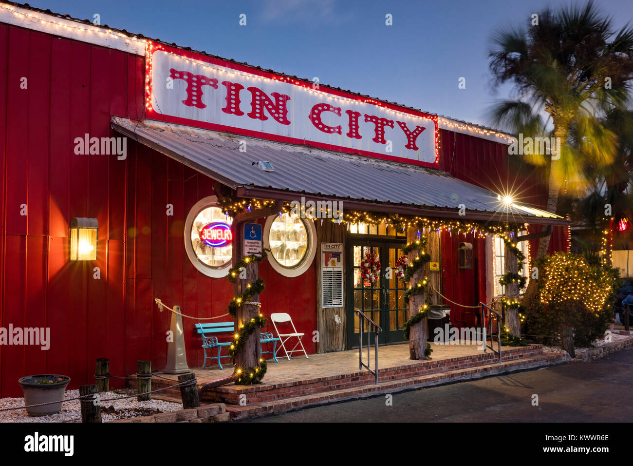 Ingresso del centro commerciale per i negozi presso la città di stagno - distretto storico, Naples, Florida, Stati Uniti d'America Foto Stock