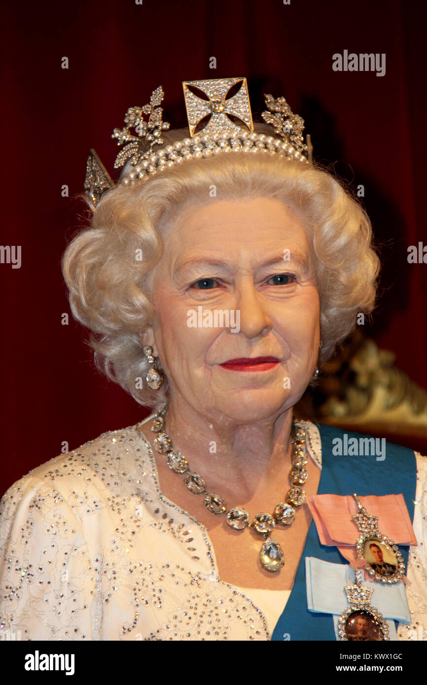 Londra - Regno Unito, 08, luglio 2014. Madame Tussauds a Londra. Waxwork statua della regina Elisabetta II. Creato dalla signora Tussauds nel 1884. Foto Stock