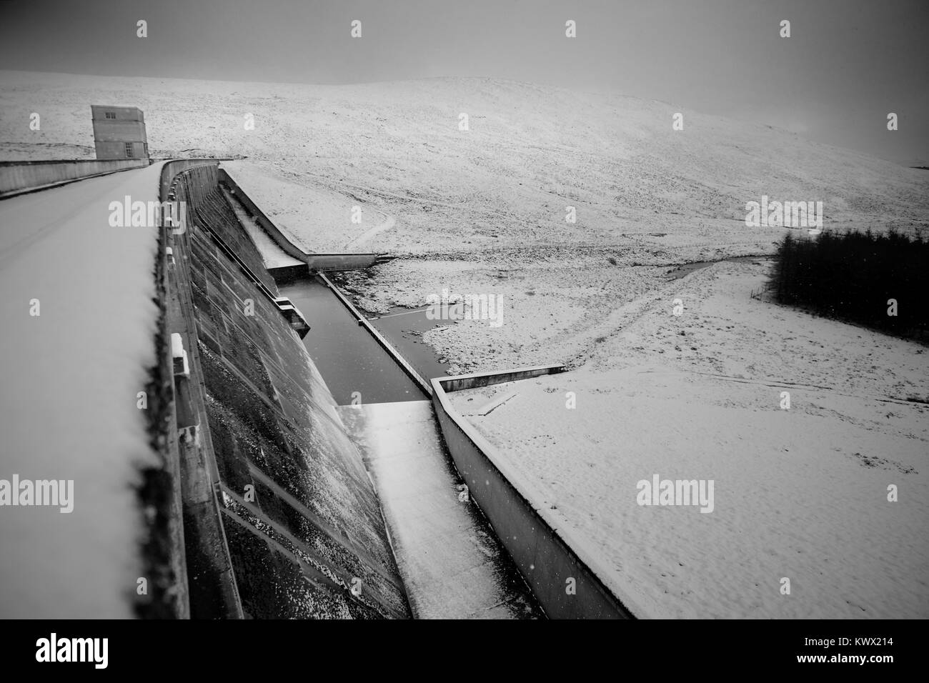 Diga Glascarnoch, vista laterale Foto Stock