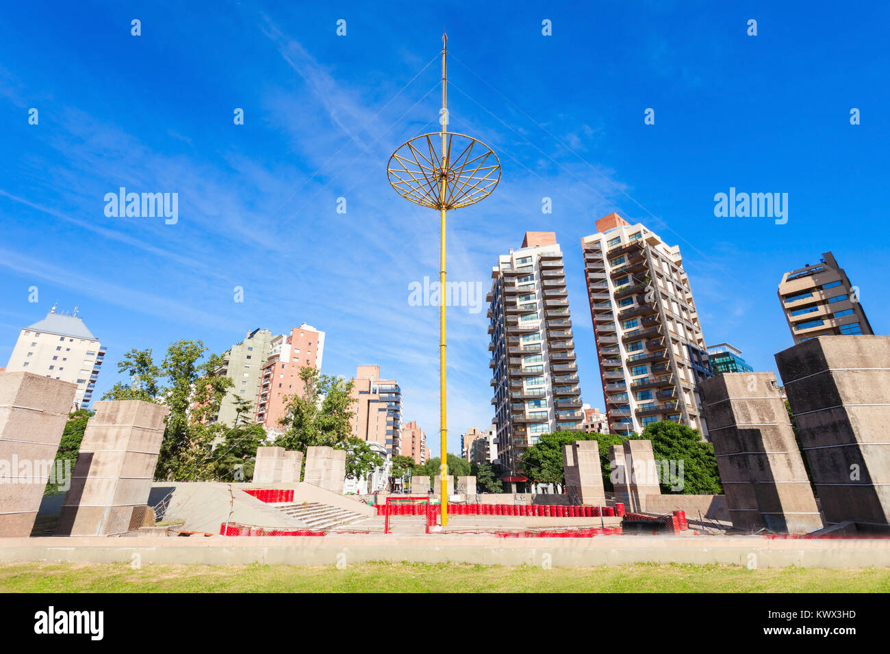 La Piazza di Spagna (La Plaza Espana) è uno spazio verde situato all'interno di una rotatoria nella zona centrale della città di Cordoba in Argentina. Foto Stock