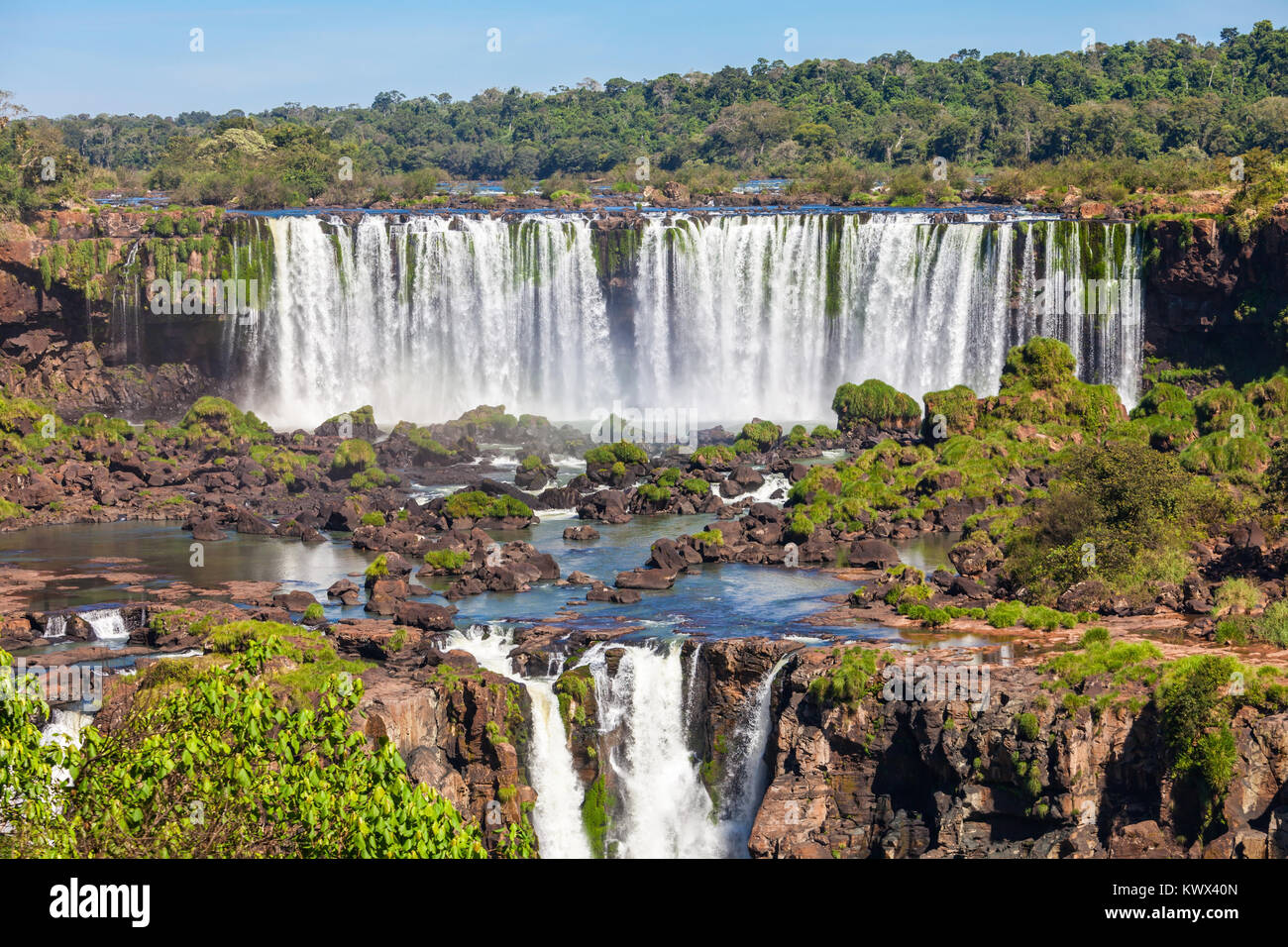 Iguazu Falls (Cataratas del Iguazú) sono le cascate del fiume Iguazu sul confine dell'Argentina e il Brasile. Iguazu sono la cascata più grande Foto Stock