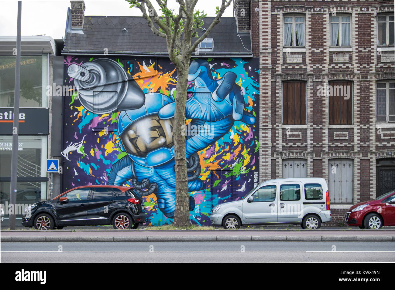 Rouen (Normandia, a nord-ovest della Francia): murale, Arte di strada da idem et Mozaik, Collectif A31, sul 'Maison rose' casa rosa del Mont-Riboudet Foto Stock