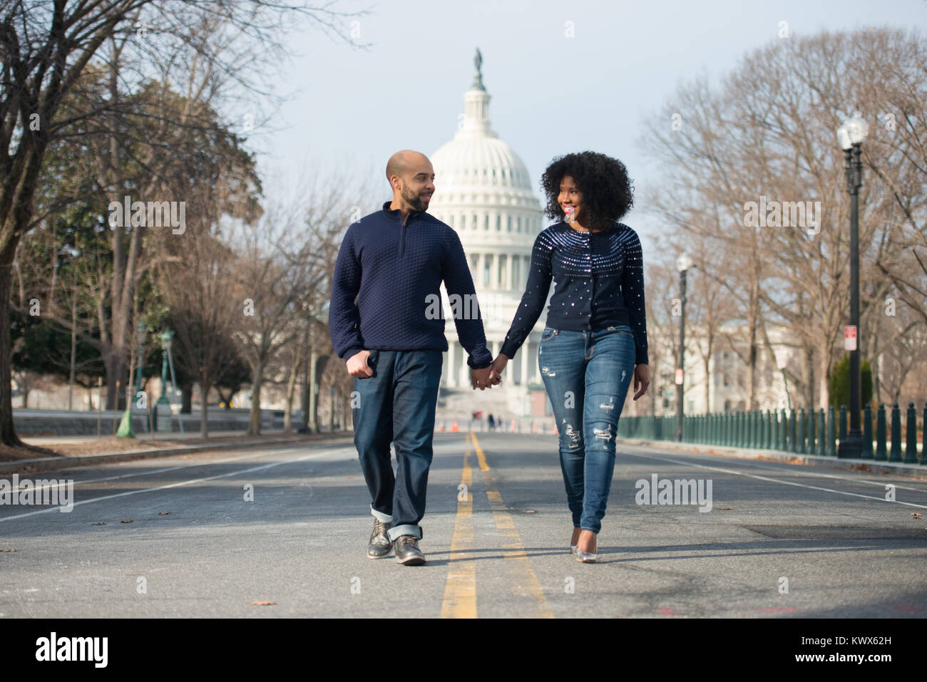 Una coppia giovane in amore in Washington, DC Foto Stock