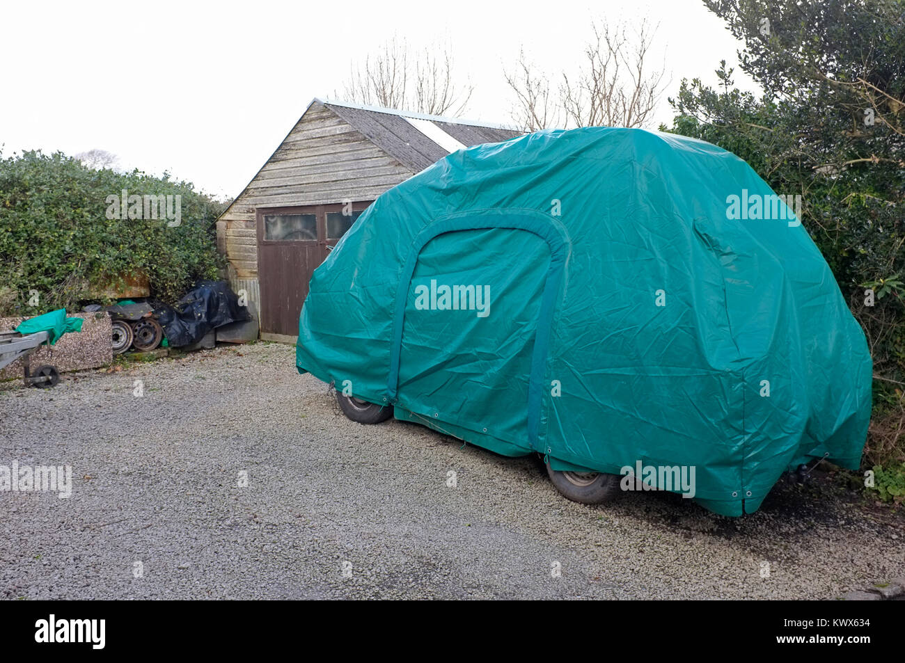 Un camper van protetti dalle intemperie. Foto Stock