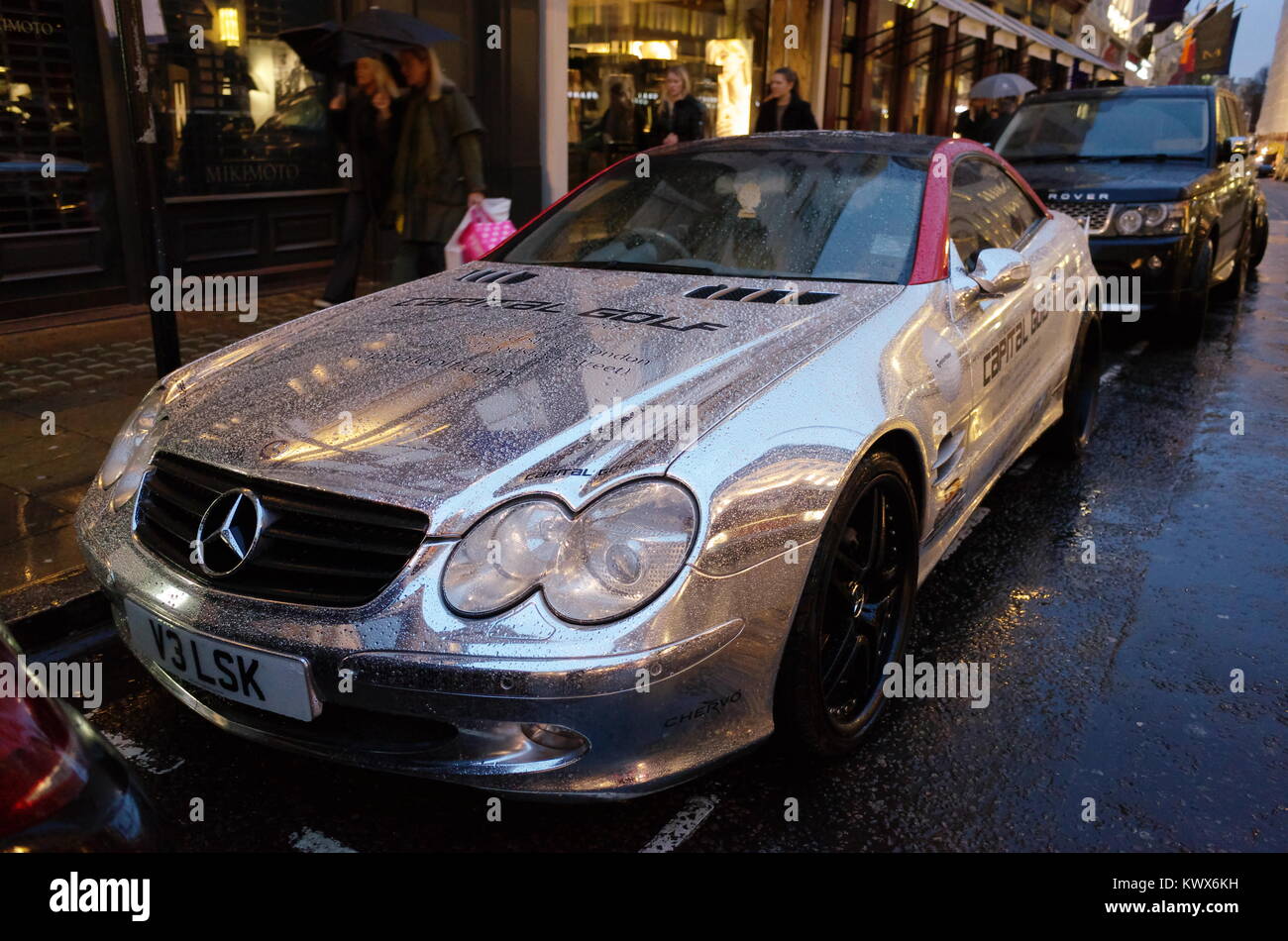 Capital Golf Chrome Mercedes Benz auto parcheggiate su Old Bond Street,  Mayfair, London, England, Regno Unito Foto stock - Alamy