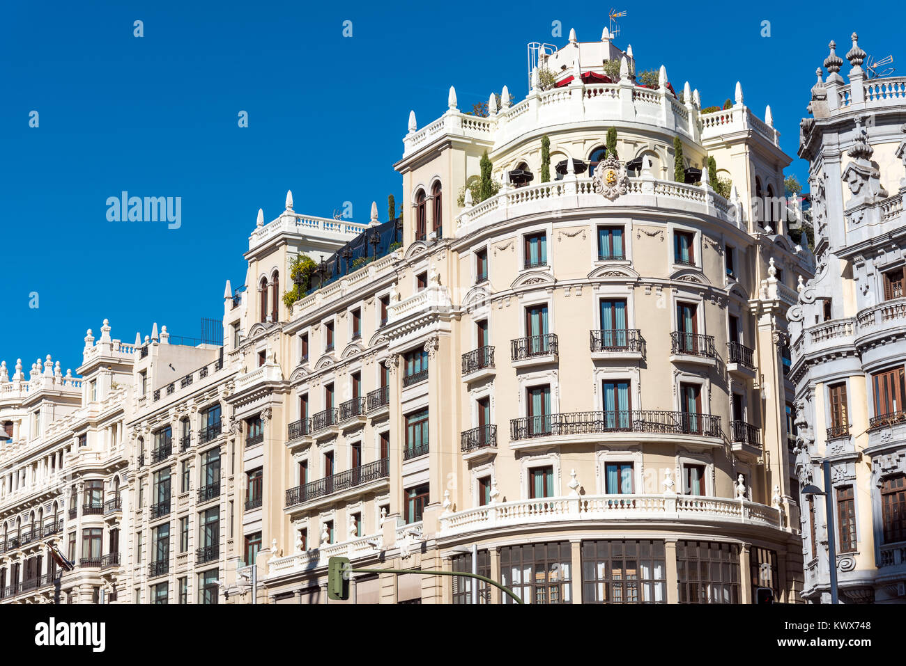Edifici storici presso la Gran Via a Madrid, Spagna Foto Stock
