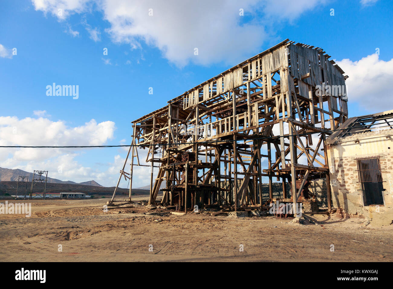 Rimane del sale ingegneria mineraria le banchine di carico a Pedra de Lume, sulla costa orientale dell isola di Sal, Salinas, Capo Verde, Africa. Foto Stock