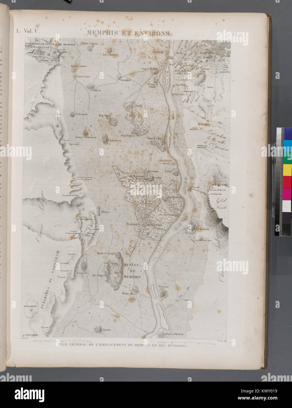 Un piano generale che mostra la posizione dell'antica Menfi e delle sue aree circostanti in Egitto. La mappa fornisce una rappresentazione archeologica e topografica dettagliata della regione. Foto Stock