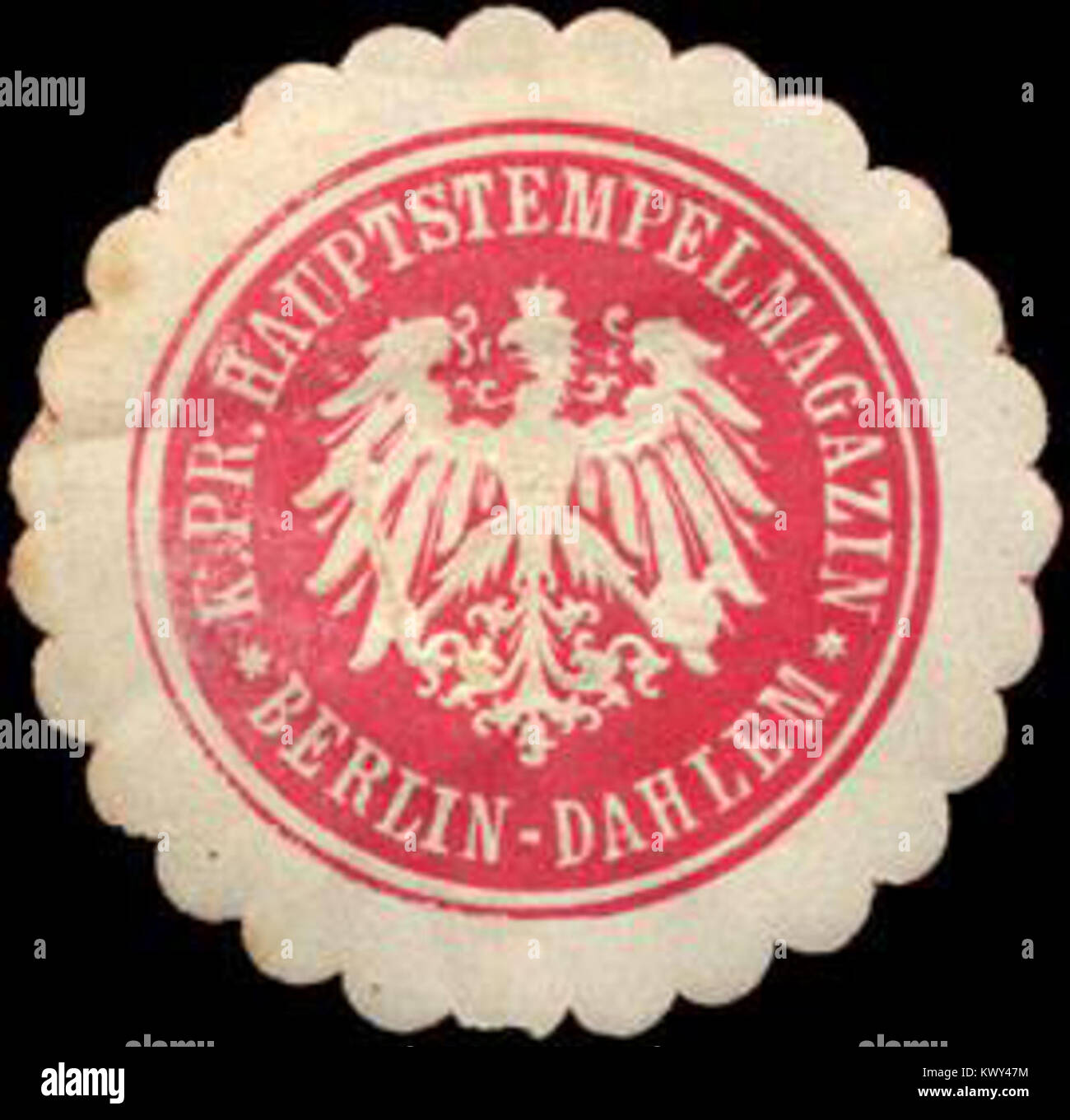 Un sigillo del Royal Prussian Main Stamp Depot di Berlino-Dahlem, usato per autenticare i francobolli e i documenti ufficiali del governo, rappresentando l'organizzazione amministrativa e il controllo di qualità nella burocrazia prussiana. Foto Stock