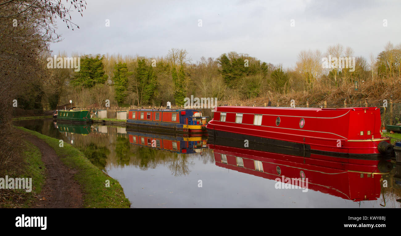 Chiatte Ormeggiata al pontile Stewpony vicino Stourton Bridgre. Staffordshire e Worcestershire Canal. Regno Unito Foto Stock