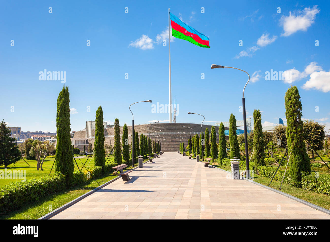 Bandiera nazionale Square è una grande piazza della città off Neftchiler Avenue a Baku, in Azerbaijan. Un indicatore 70 di misurazione da 35 metri vola su un palo 162 m alta. Foto Stock