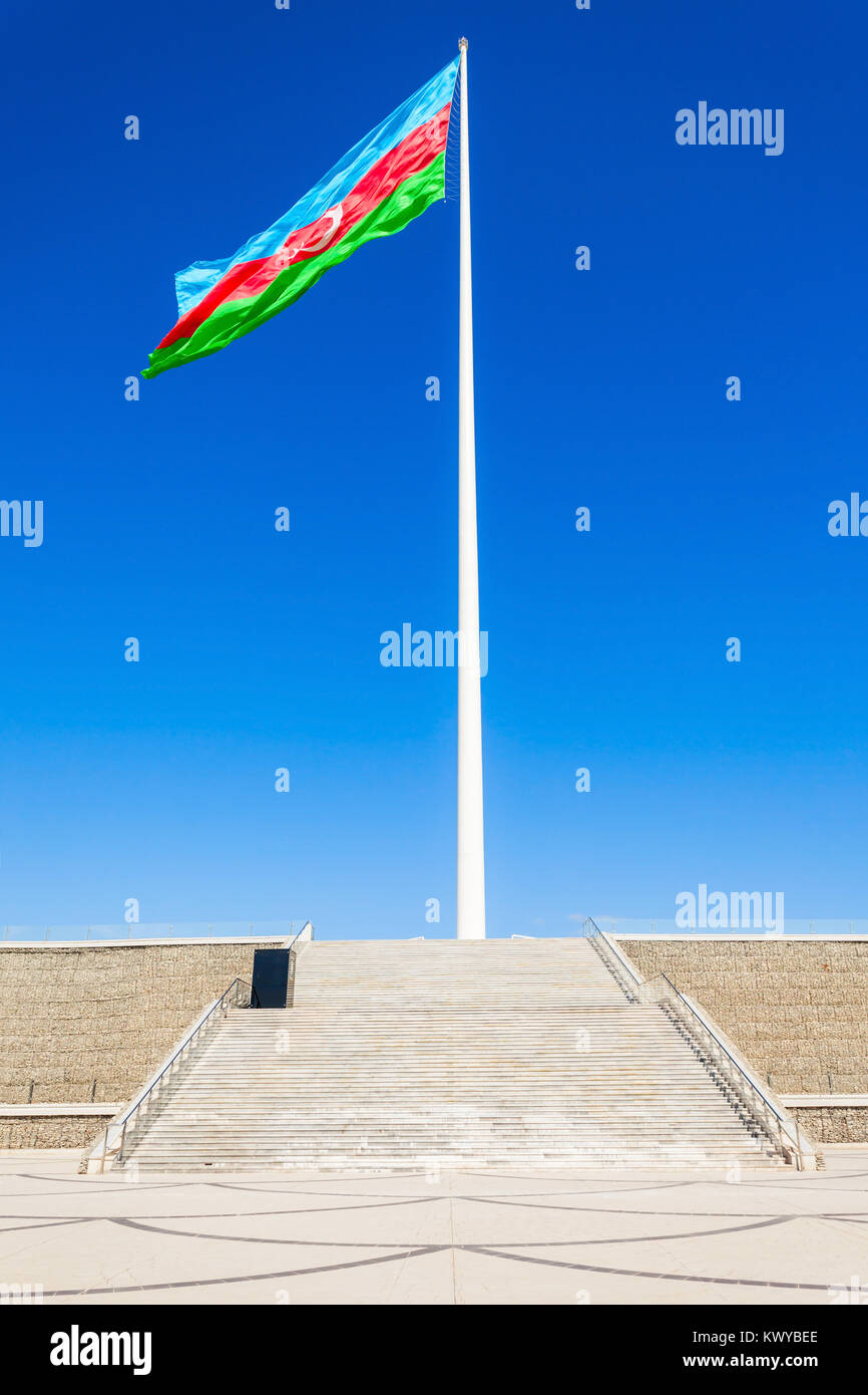 Bandiera nazionale Square è una grande piazza della città off Neftchiler Avenue a Baku, in Azerbaijan. Un indicatore 70 di misurazione da 35 metri vola su un palo 162 m alta. Foto Stock