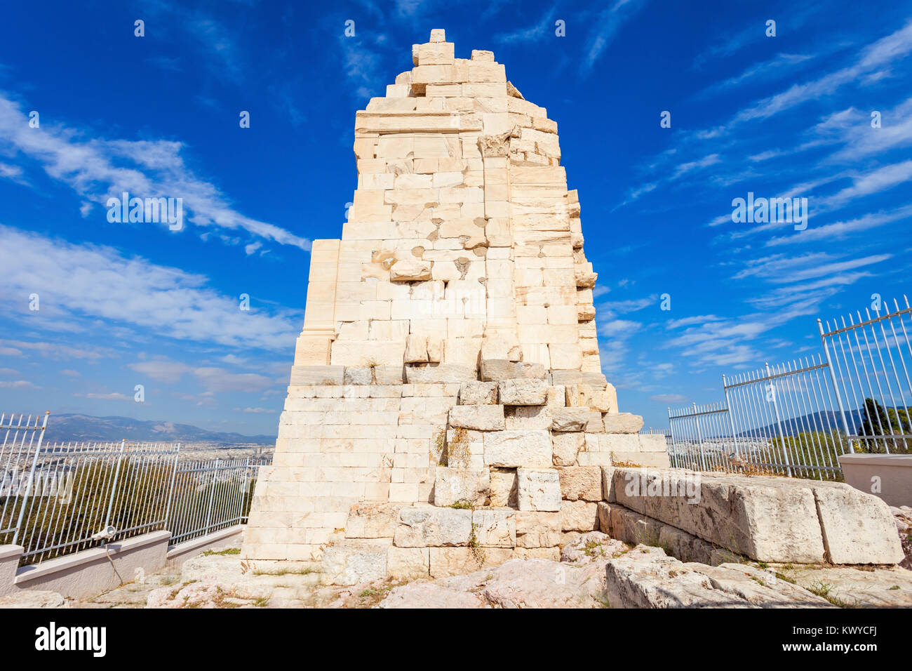 Monumento Philopappos è il Greco antico mausoleo e un monumento dedicato a Gaio Giulio Antiochus Epiphanes Philopappos o Philopappus, situato sul mou Foto Stock