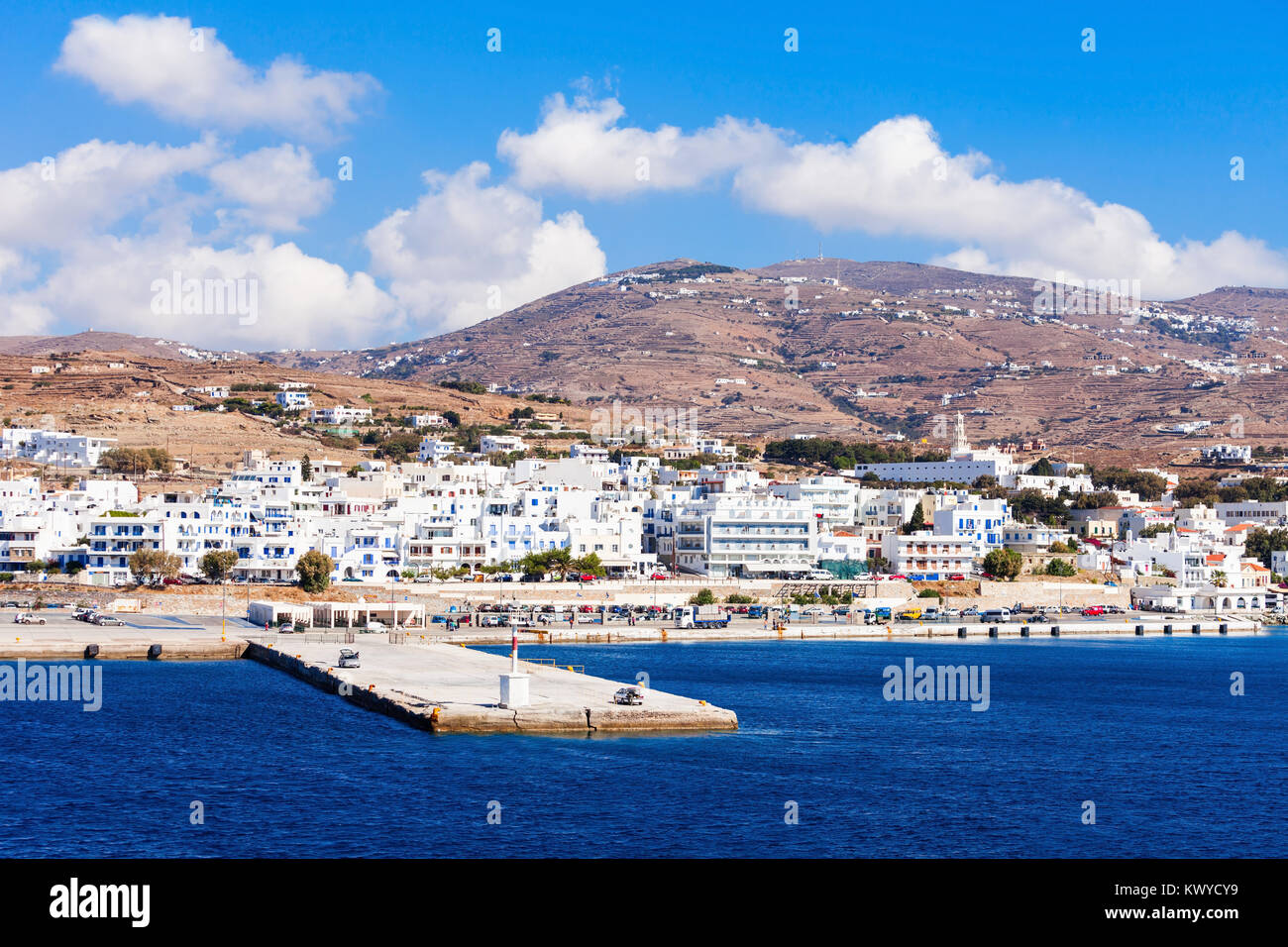Isola di Tinos vista aerea. Tinos è un'isola Greca situata nel mare Egeo, situato nell'arcipelago delle Cicladi, Grecia. Foto Stock