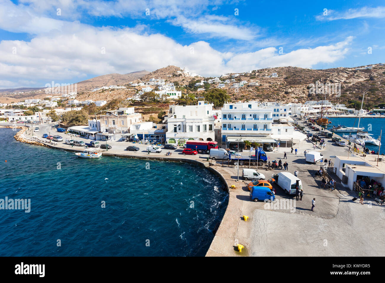 Il porto di Ios in corrispondenza della testa di Ormos Harbour, dell'isola  di Ios, Cicladi in Grecia Foto stock - Alamy