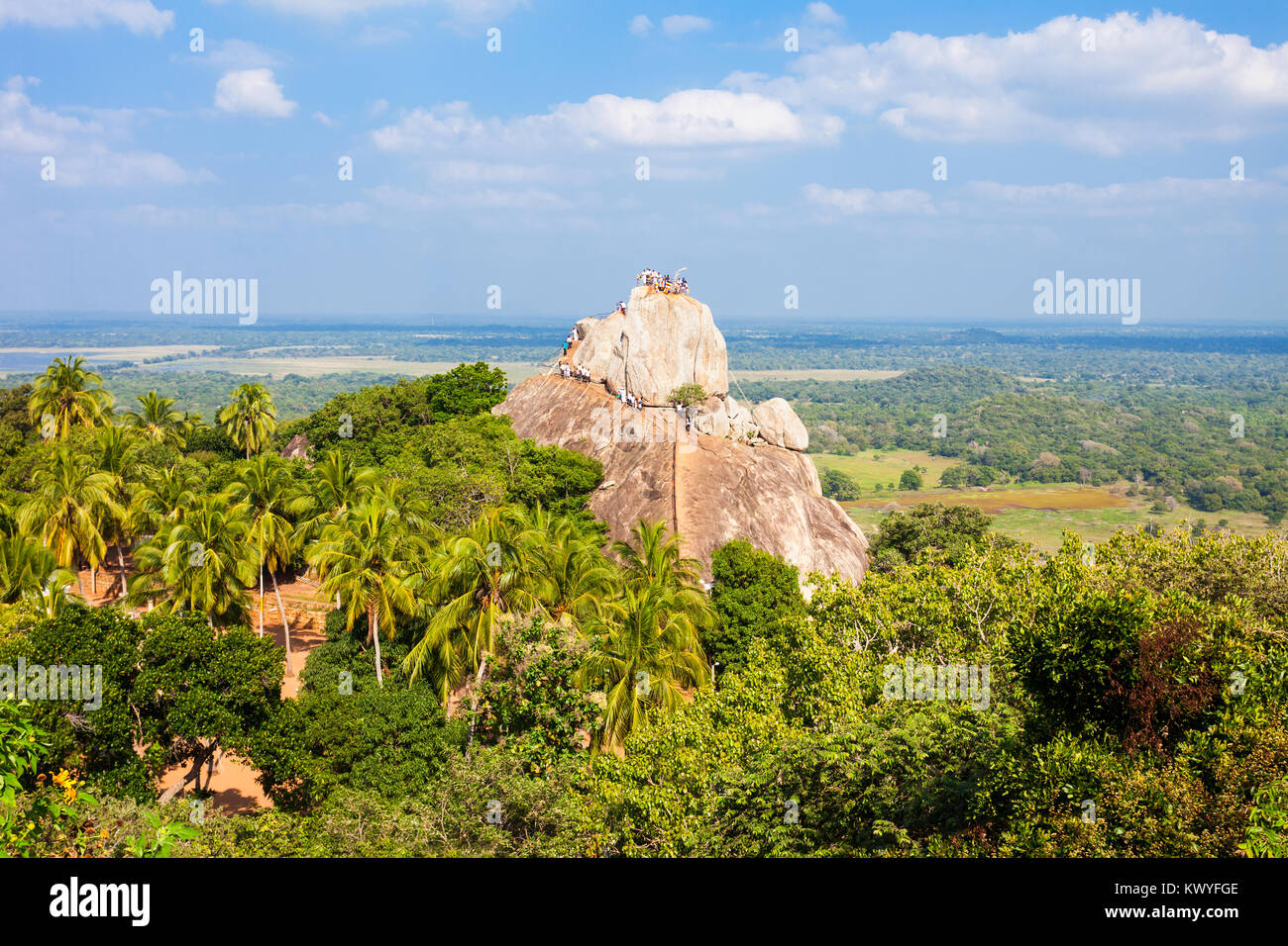 Aradhana Mihintale Cene di Gala e la meditazione Rock a Mihintale antica città nei pressi di Anuradhapura, Sri Lanka Foto Stock