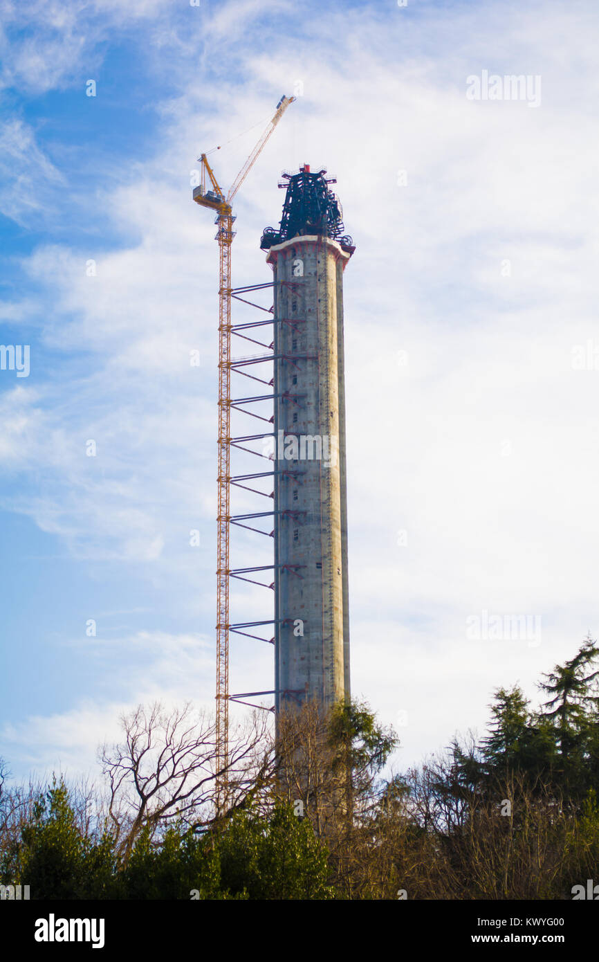 Nuova radio e la torre della televisione a Istanbul Camlica Hill è in costruzione Foto Stock