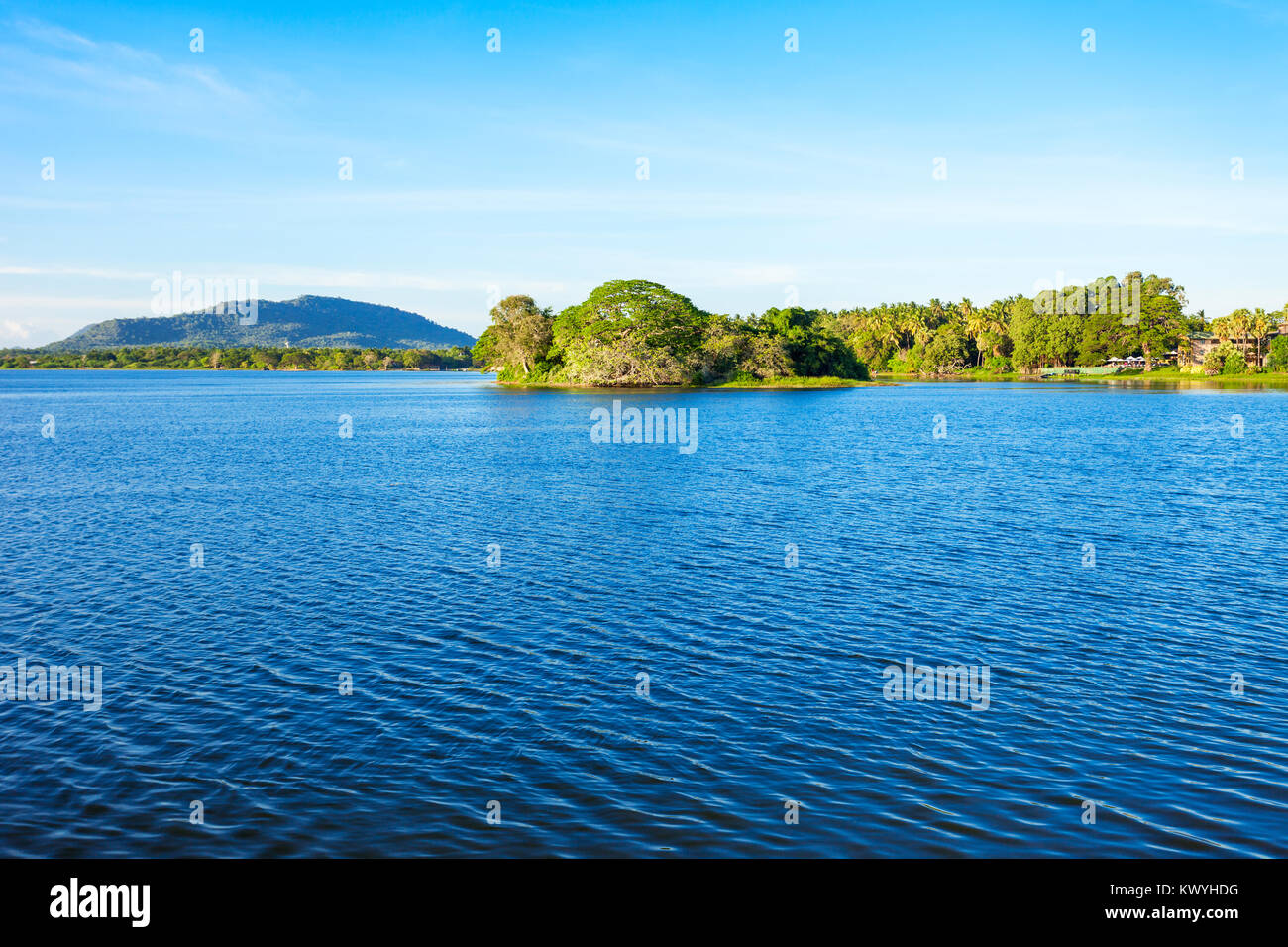 Tissamaharama lago o Tissa Wewa è un serbatoio artificiale in città Tissamaharama, Sri Lanka Foto Stock