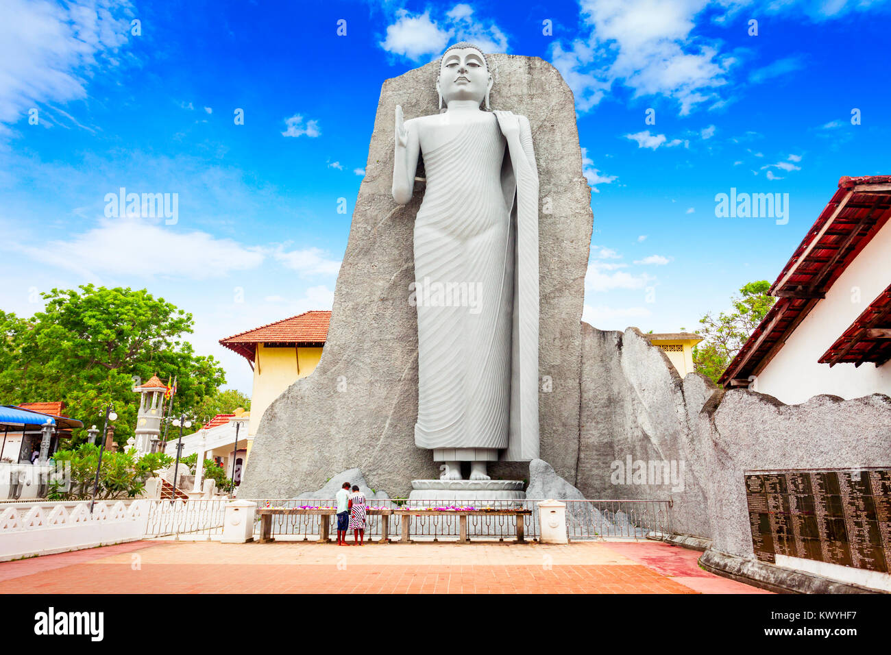Statua di Buddha a Uthpalawanna Sri Vishnu Devalaya tempio di Devinuwara vicino a Matara, Sri Lanka Foto Stock