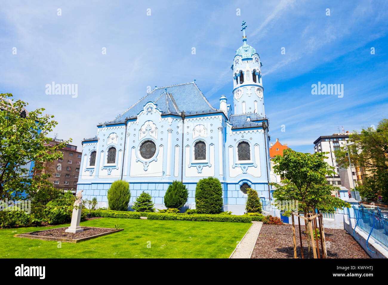La Chiesa blu o la chiesa di Santa Elisabetta o Modry Kostol Svatej Alzbety nella Città Vecchia di Bratislava, Slovacchia. Chiesa blu è un Sece ungherese Foto Stock