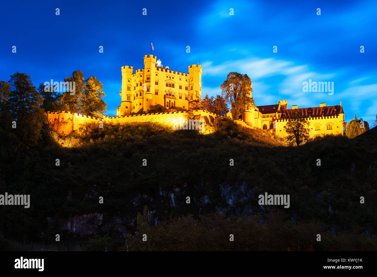 Schloss Hohenschwangau Castello o superiore della contea di Swan Palace è un palazzo a Hohenschwangau villaggio nei pressi di Fussen in Baviera, Germania. Schloss Hohenschwanga Foto Stock