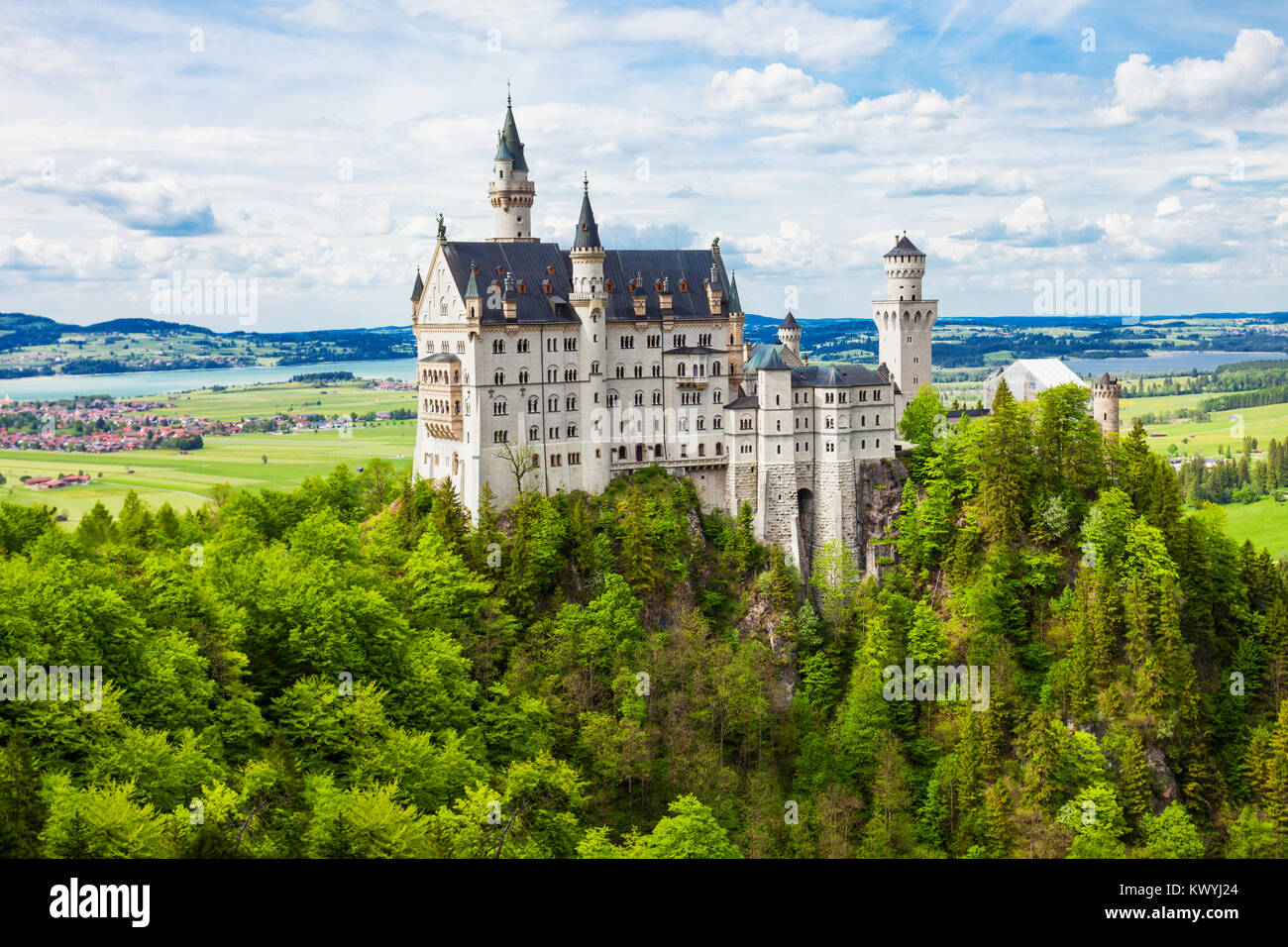 Schloss Castello di Neuschwanstein o nuova Swanstone Castello è un revival Romanico Palace a Hohenschwangau villaggio nei pressi di Fussen in Baviera, Germania. Neusch Foto Stock