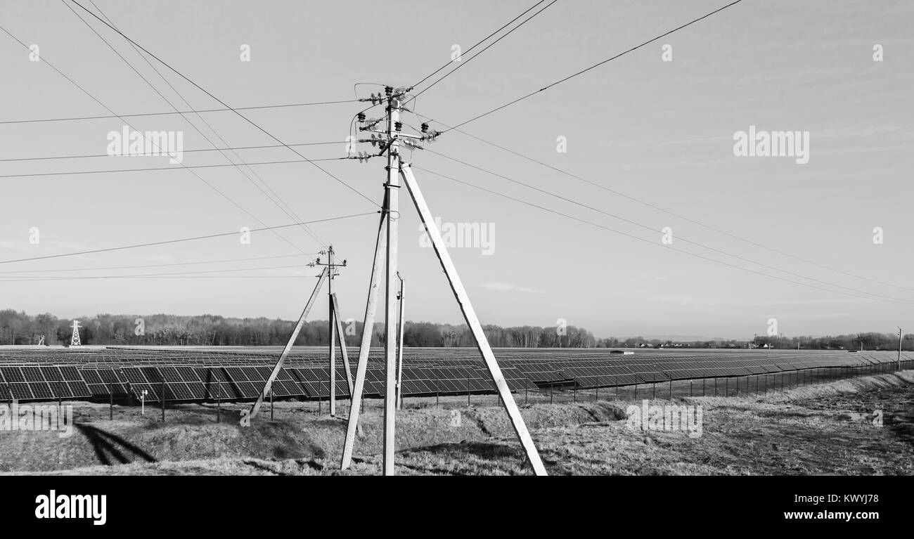 Fonti di energia alternative. Centrali solari. All'aperto Foto Stock