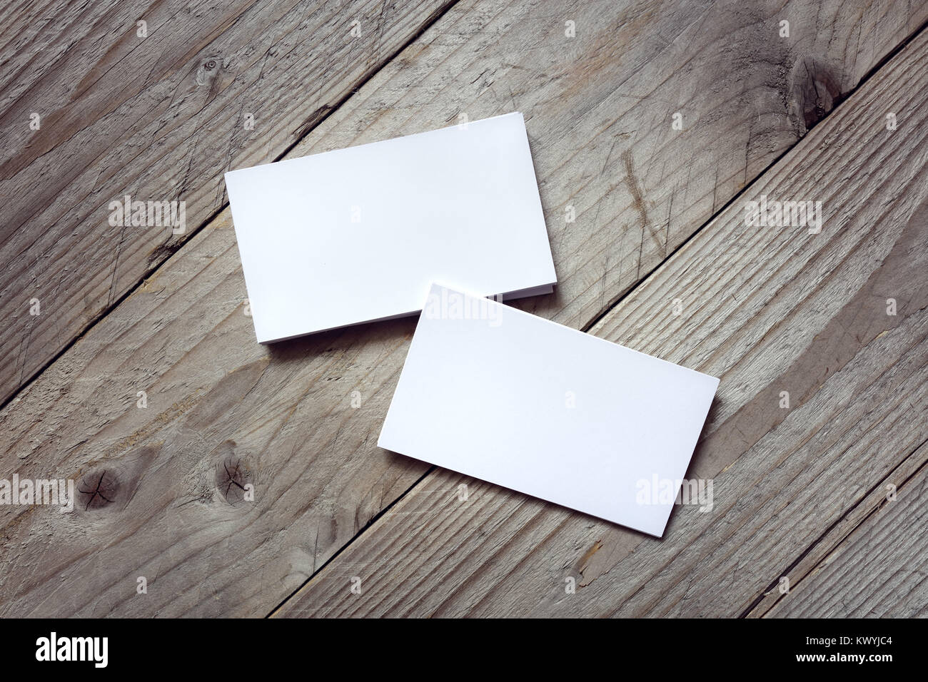 Business card modello per l'identità del marchio su uno sfondo di legno Foto Stock