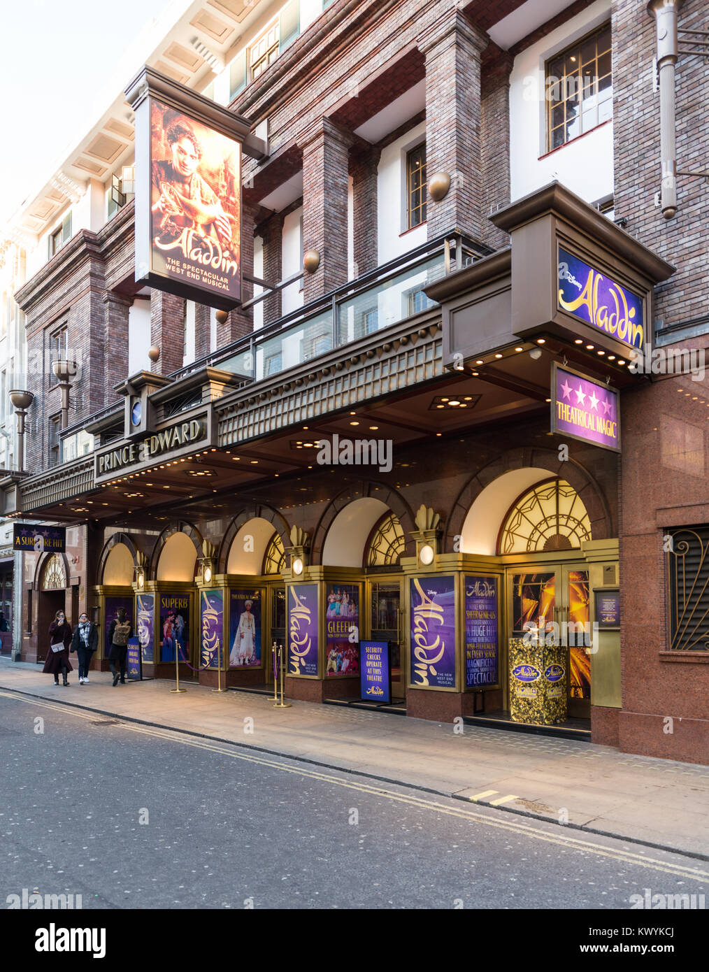 Prince Edward Theatre in Old Compton Street, Soho, Londra, Inghilterra, Regno Unito. Foto Stock
