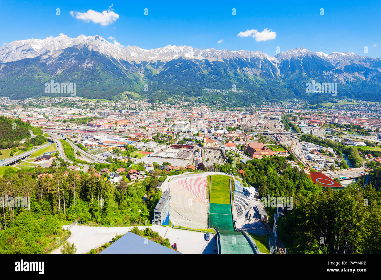 Il Bergisel Sprungschanze Stadion è una ski jumping hill Stadium si trova in Bergisel a Innsbruck in Austria Foto Stock