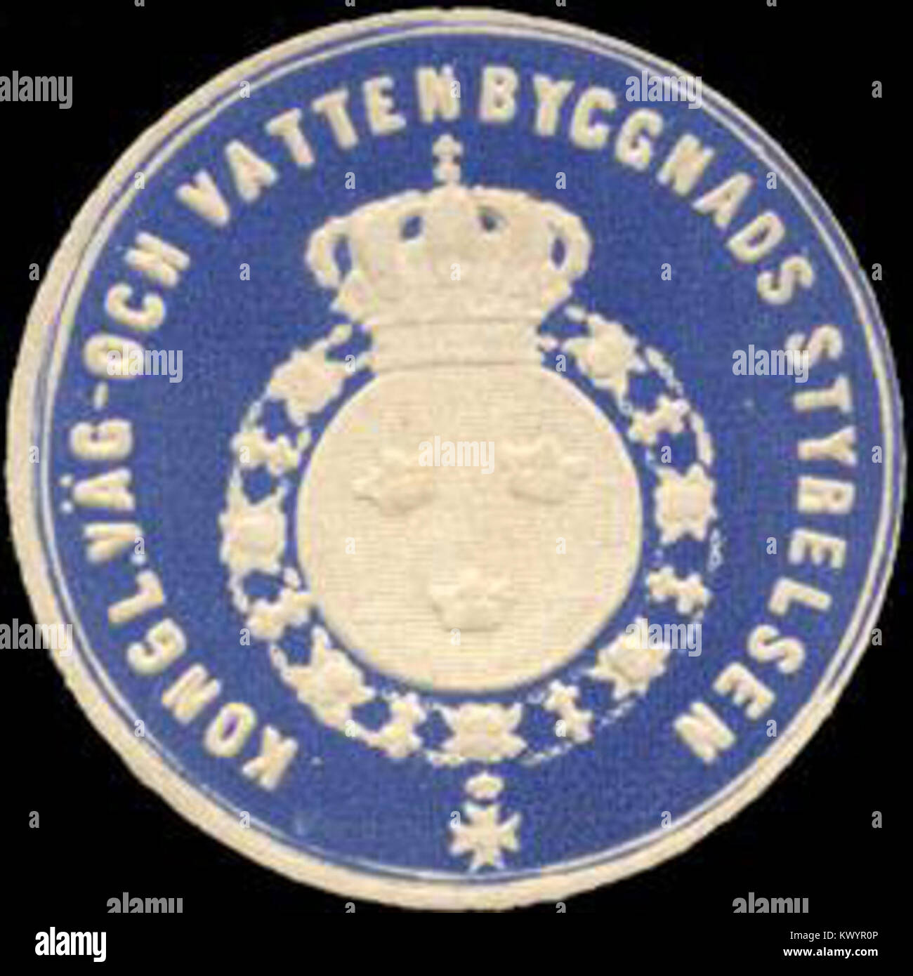 Un timbro cartaceo emesso dal Royal Board of Roads and Water Management (Kungliga väg- och Vattenstyrelsen) di Svezia, utilizzato per autenticare i documenti ufficiali relativi alle infrastrutture e alla gestione delle acque tra la fine del XIX e l'inizio del XX secolo. Foto Stock
