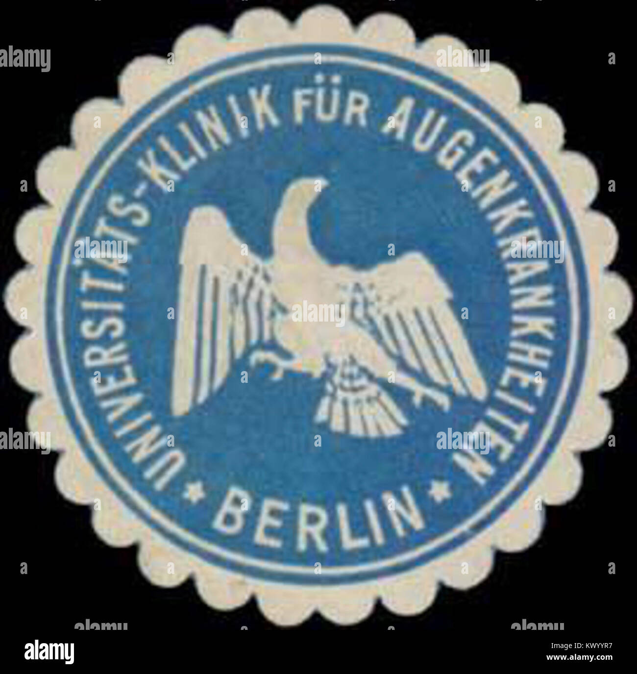Questo sigillo rappresenta la clinica universitaria per le malattie oculari di Berlino, utilizzata per la documentazione ufficiale e la corrispondenza. Simboleggia l'autorità medica e accademica della clinica nel campo dell'oftalmologia. Foto Stock