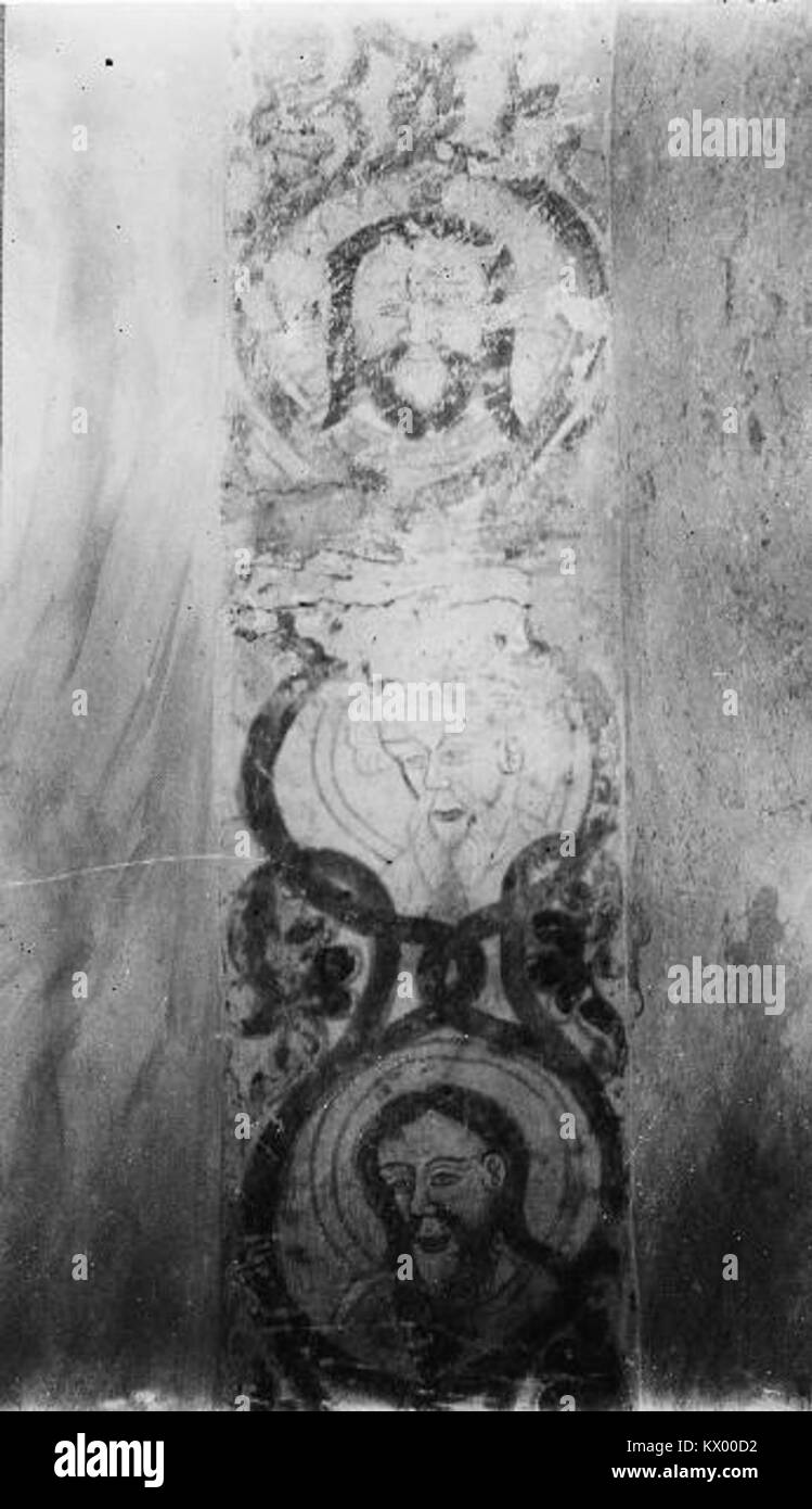 Questa immagine raffigura Mariakyrkan (Chiesa di Santa Maria) a Sigtuna, Svezia, che illustra l'architettura ecclesiastica medievale in pietra e la conservazione storica. Foto Stock