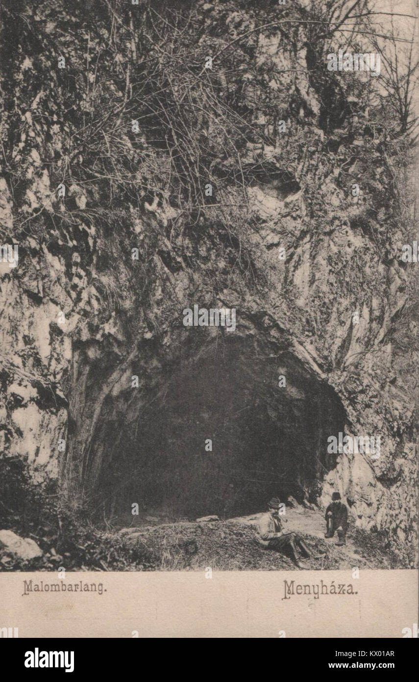 Menyház e Malom-barlang sono siti storici in Ungheria, potenzialmente collegati a grotte o antiche abitazioni. Questi siti contribuiscono all'archeologia ungherese e offrono informazioni sui primi insediamenti umani e lo sviluppo culturale della regione. Foto Stock
