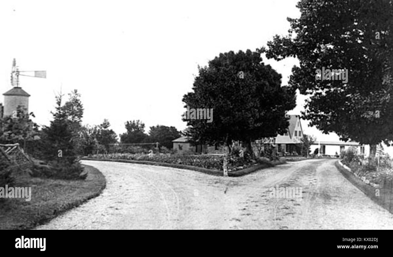 Questa fotografia del 1912 mostra l'ingresso all'Isola dei Ministri, evidenziando l'architettura circostante, il paesaggio e il significato storico del sito. Foto Stock