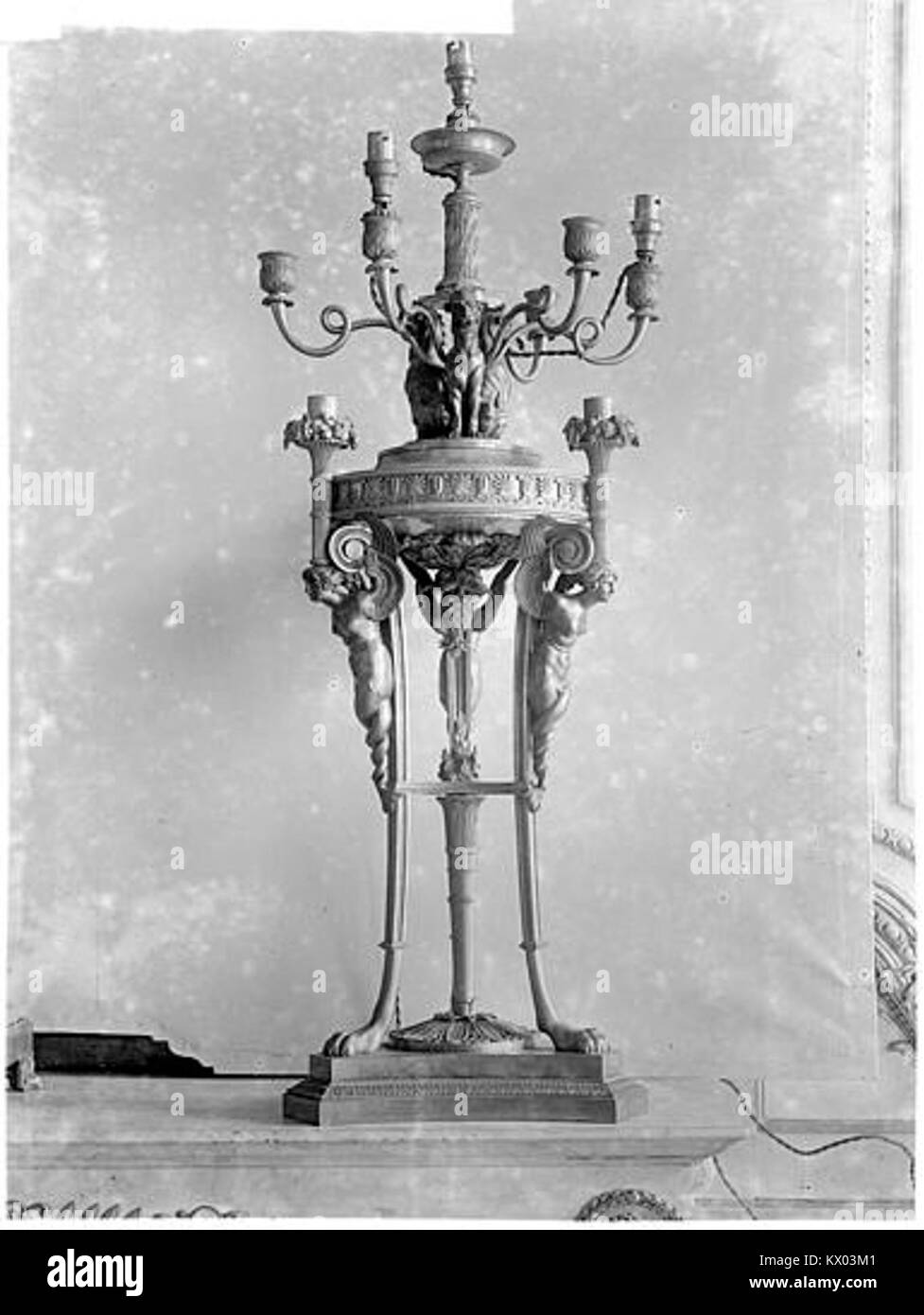 Questa immagine del Ministero della Guerra francese a Parigi, conservata presso la Médiathèque de l'Architecture et du patrimoine, raffigura l'architettura militare e il patrimonio storico della Francia. Foto Stock