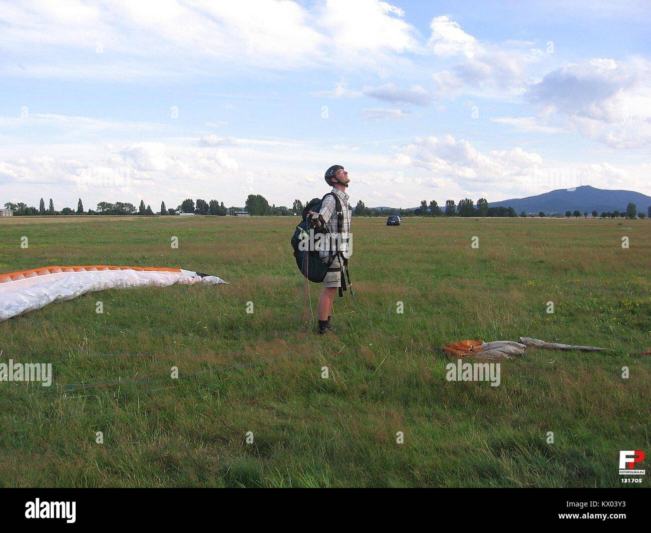 L'aeroporto di Mirosławice Aeroclub, situato nella bassa Slesia, in Polonia, è un sito storico di importanza aeronautica, come illustrato in questa fotografia. Mette in evidenza lo sviluppo dell'aviazione nella regione durante il XX secolo. Foto Stock