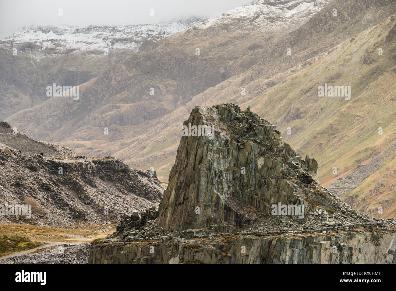 Vista su abbandonato Dinorwig cava di ardesia, Snowdonia, REGNO UNITO Foto Stock