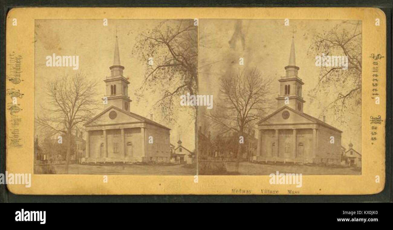 Fotografia di Medway Village, Massachusetts, scattata da W. B. Gardner, che mostra la struttura del villaggio, gli edifici, le strade e il paesaggio circostante in un contesto storico. Foto Stock