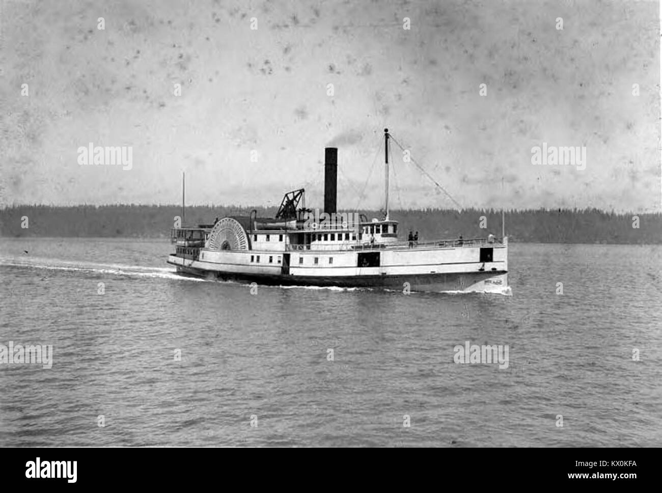 Il piroscafo a ruote laterali "North Pacific", operativo a Puget Sound, Washington intorno al 1900, illustra il trasporto marittimo e le pratiche di spedizione dei primi anni del XX secolo. Foto Stock