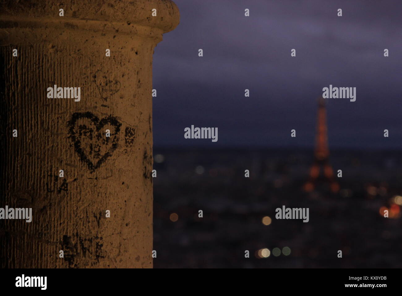 Tra ciò che viene detto e non intende e che cosa si intende e non detto, la maggior parte di amore è perduto. Foto Stock