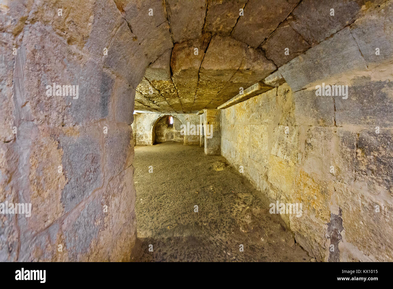 Resti di un tempio pagano dedicato al sole nel livello inferiore di siro ortodosso monastero cristiano di Deyrulzafaran in Mardin, Turchia. Foto Stock