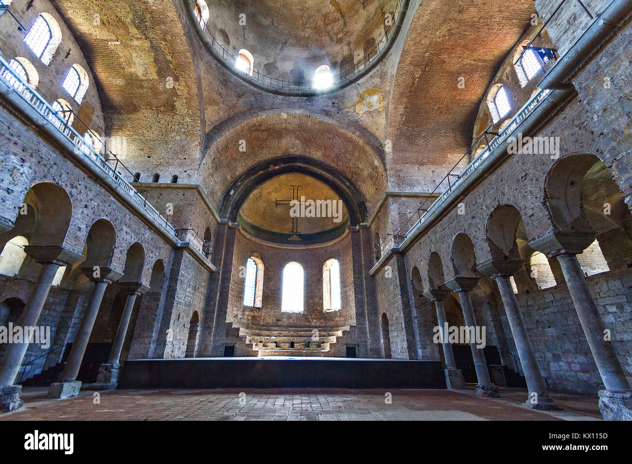 Interno della chiesa bizantina di Hagia Irene, noto anche come Aya Irini, ad Istanbul in Turchia. Foto Stock