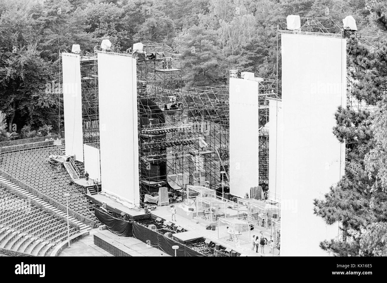 Edificio stadio per Jean Michel Jarre Europa di concerto in concerto tour, staging da Edwin Shirely Staging costruiti nel Waldbhuene auditorium all'aperto a Berlino, Germania, 11 settembre 1993. Foto Stock