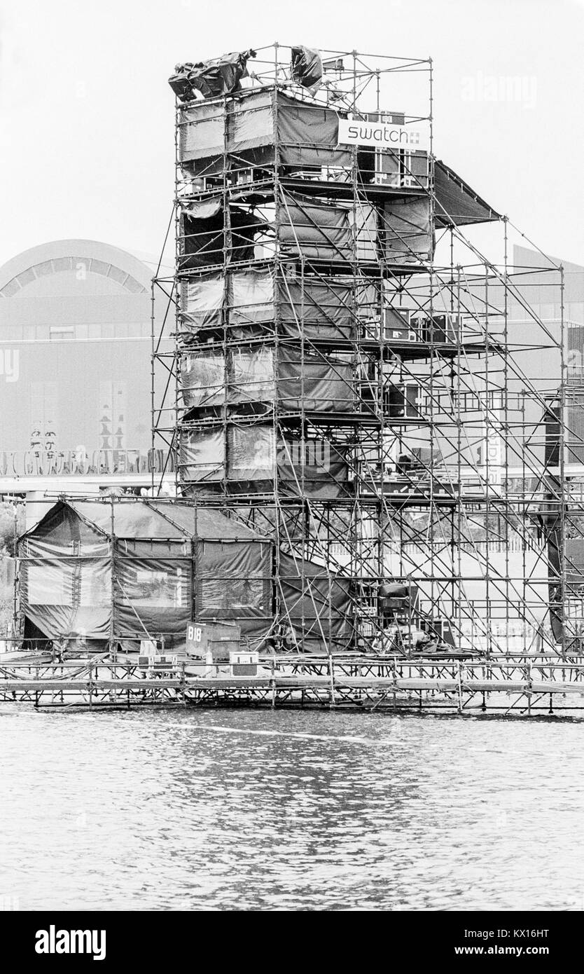 Edificio stadio per Jean Michel Jarre Europa di concerto in concerto tour, Siviglia, staging da Edwin Shirely Staging costruiti nel lago di Siviglia Expo Center, Lago de la Cartuja, Spagna, 1a/2a ottobre 1993 Foto Stock