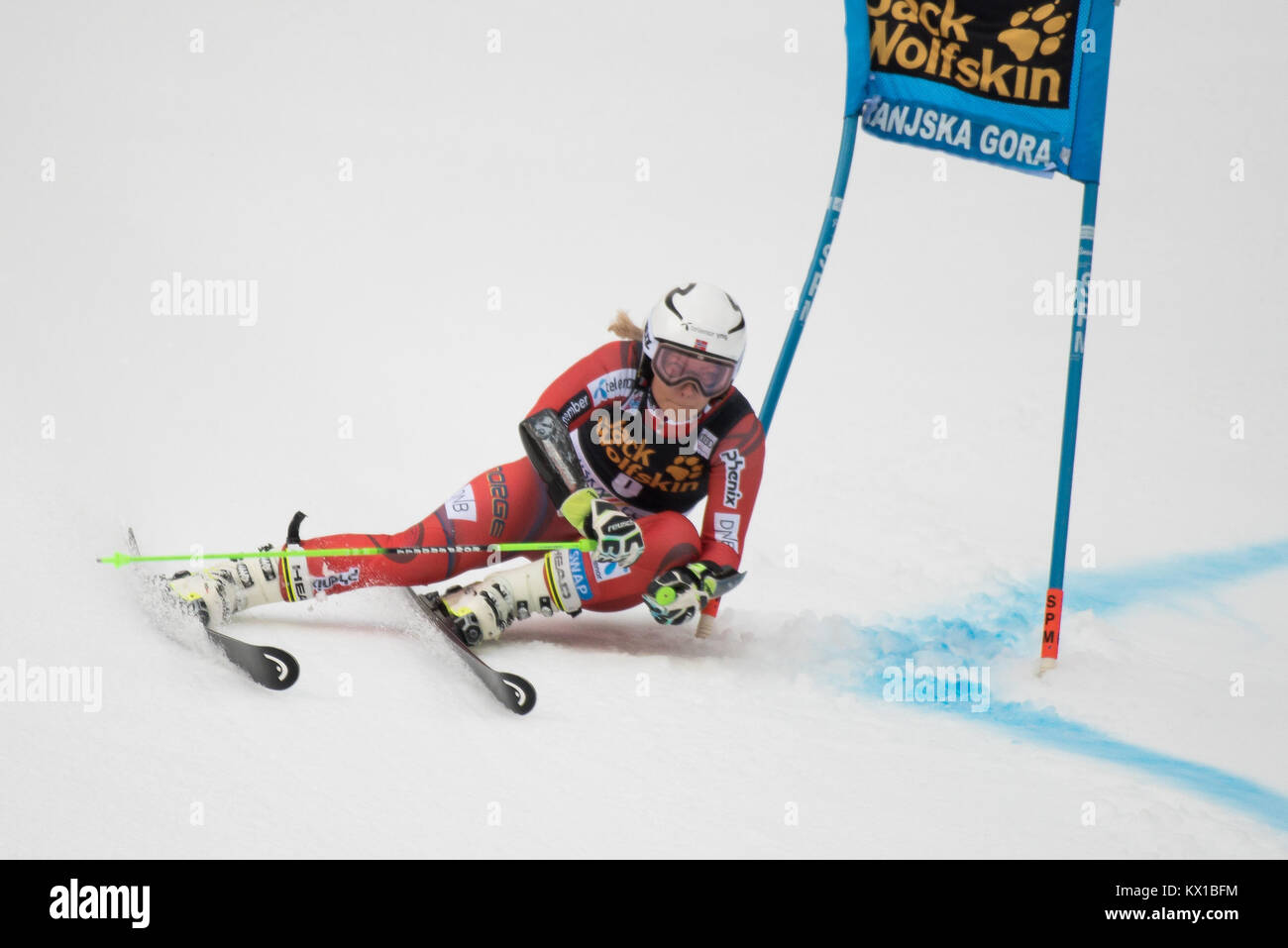 Ragnhild Mowinckel di Norvegia compete durante lo slalom gigante al 54th Golden Fox FIS World Cup a Kranjska Gora, Slovenia il 6 gennaio 2018. (Foto di Rok Rakun / Pacific Stampa) Foto Stock