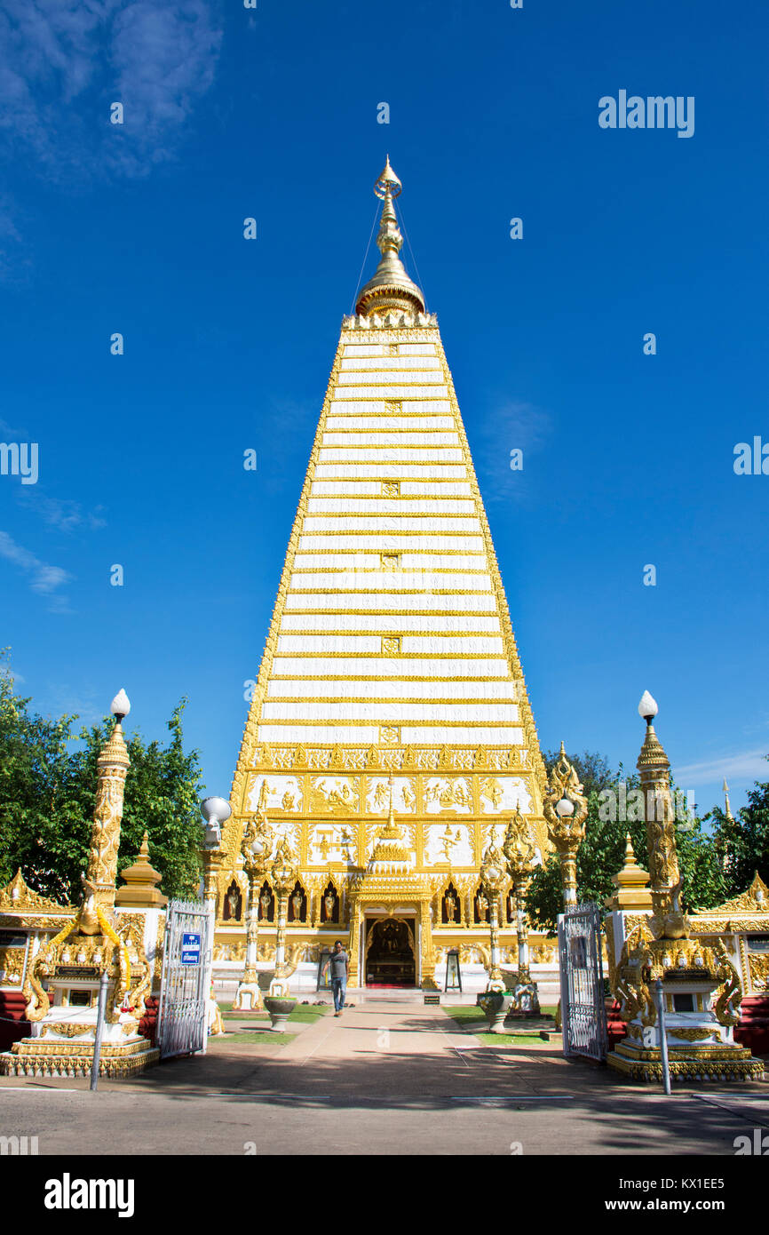 Wat Phra That Nong Bua Tempio del popolo Thai e i viaggiatori stranieri viaggio visitare e pregare statua del Buddha il 19 settembre 2017 in Ubon Ratchathani Foto Stock